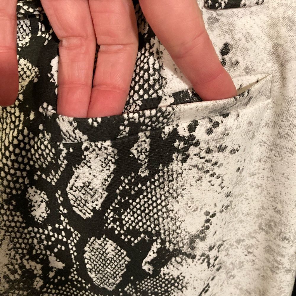 NWT Gianni Bini Python Print Wide Leg Cropped Pants - Picture 7 of 10